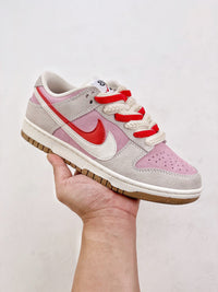 Nike SB Dunk Low  "Gray pink red "