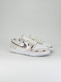 Nike SB Dunk Low scratches