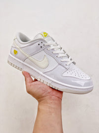 Nike SB Dunk Low "White gold"