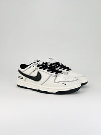 Nike SB Dunk Low black supreme