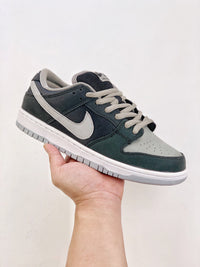 Nike SB Dunk Low "Dark Green"