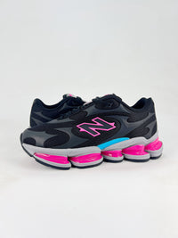 New balance 2000 black and pink