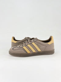 Adidas gazelle light brown